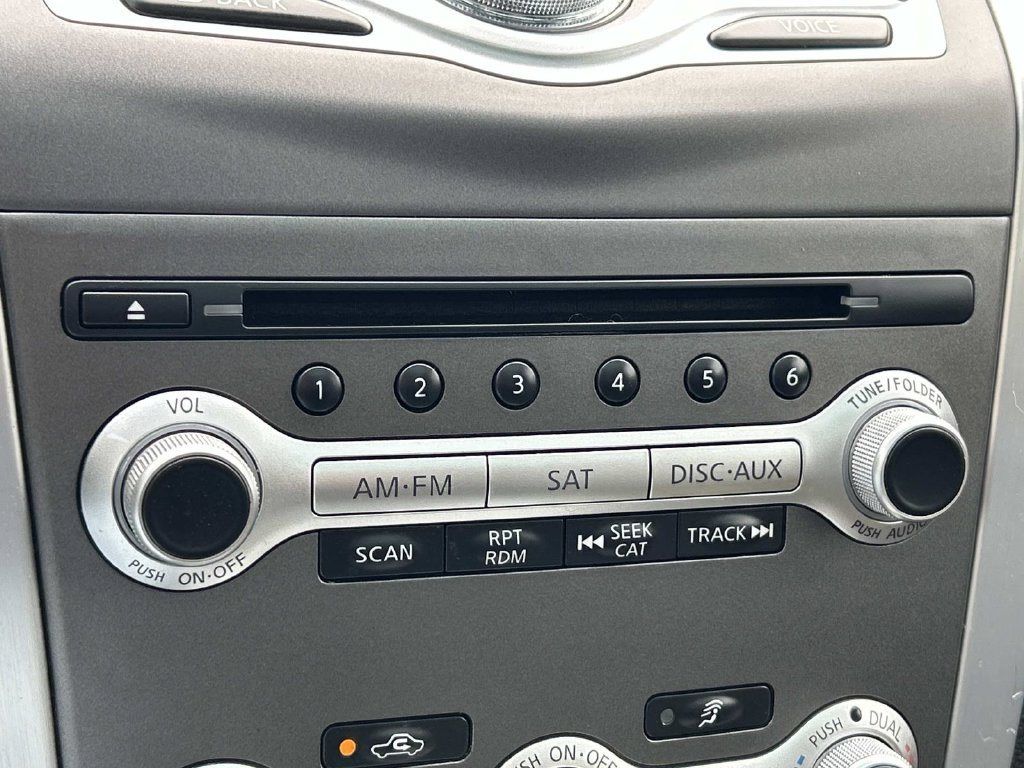 Used 2014 Gray Nissan SL image 32