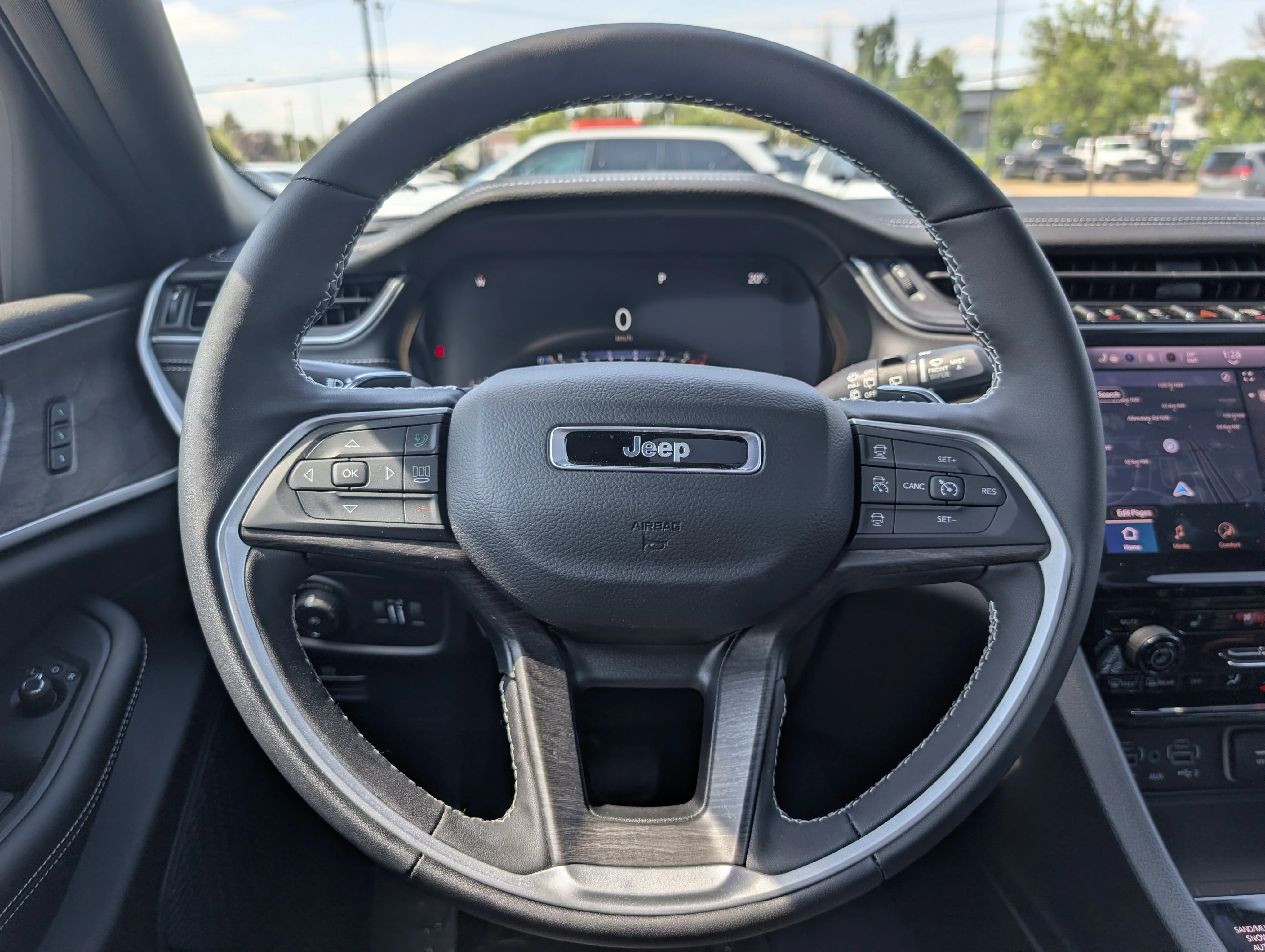 New 2025 Bright White Jeep Limited image 27