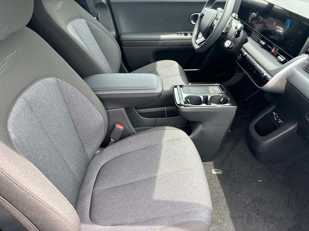 2025 Hyundai IONIQ 5 SE - Photo 8