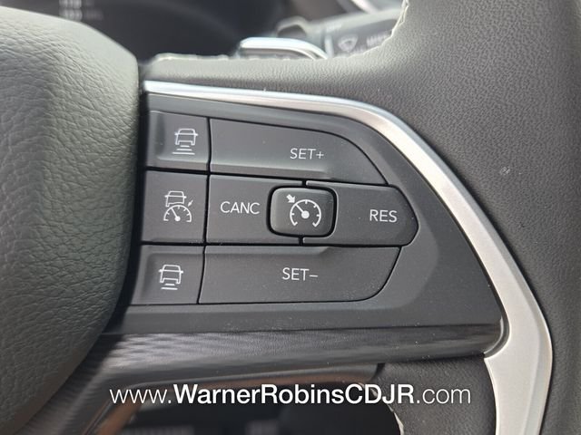New 2026 Bright White Clear-Coat Exterior Paint Jeep Laredo image 24