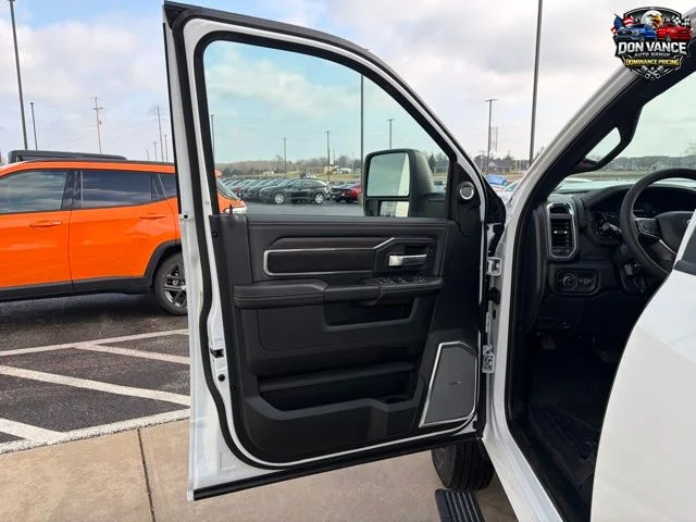 2026 RAM 3500 Laramie - Photo 9