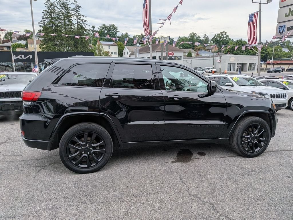 Used 2022 Black Jeep Laredo X image 5