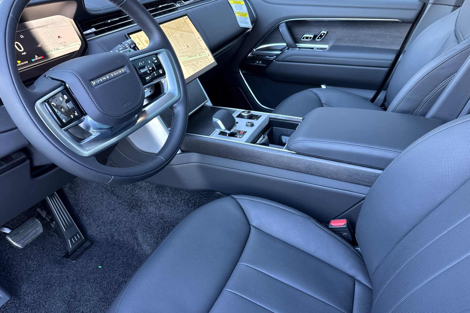 New 2027 Carpathian Grey Land Rover SE image 9