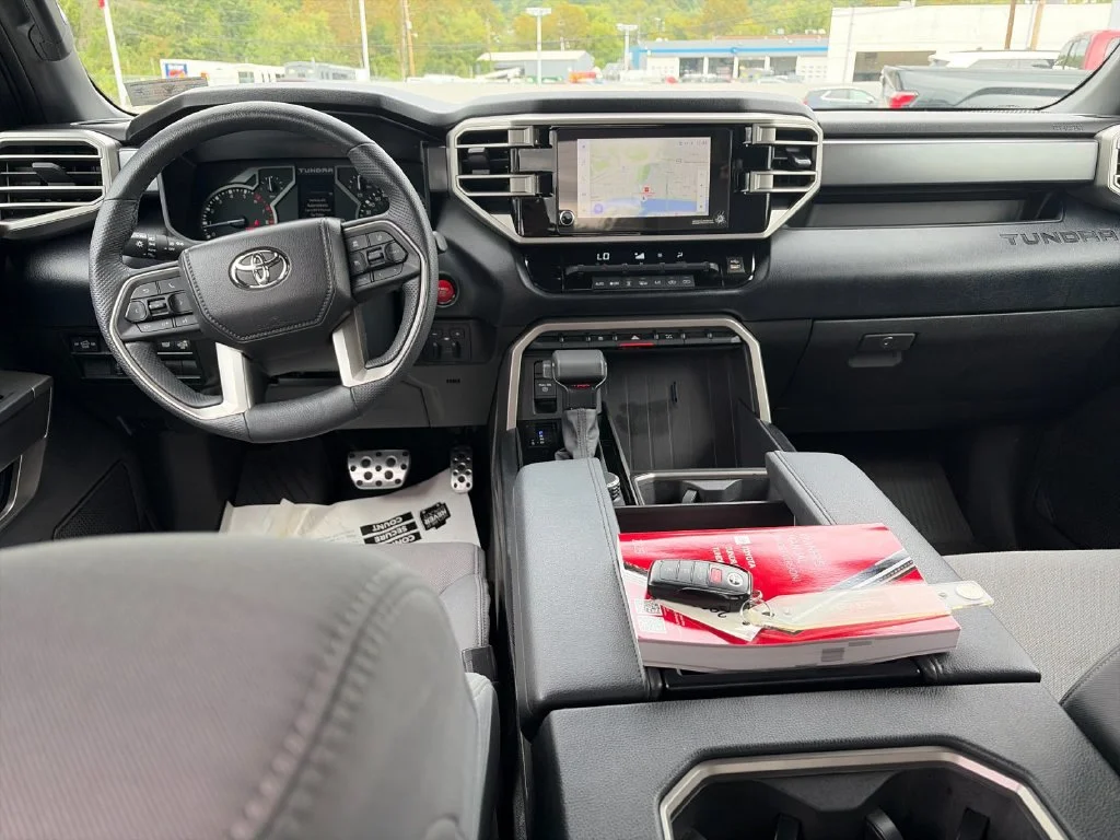 Used 2025  Toyota SR5 image 16