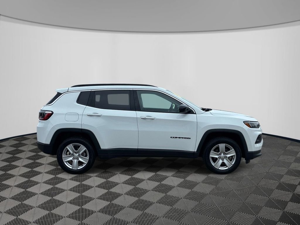 Used 2022 White Jeep Latitude image 8