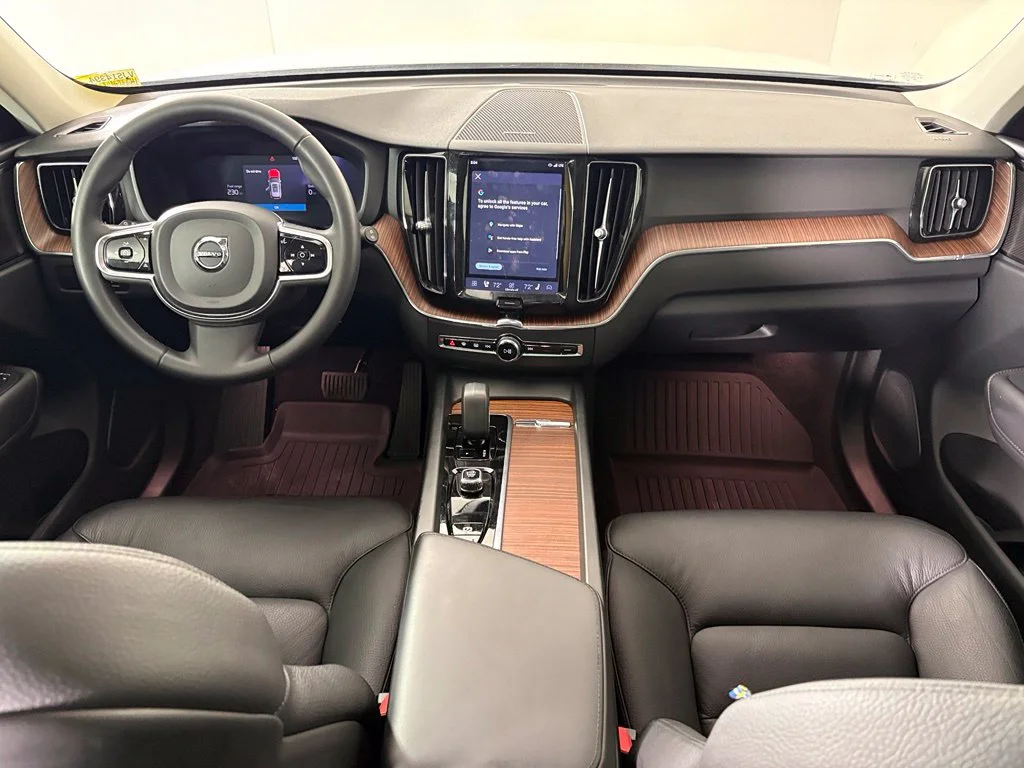 Used 2024 White Volvo T8 Plus Dark Theme image 31