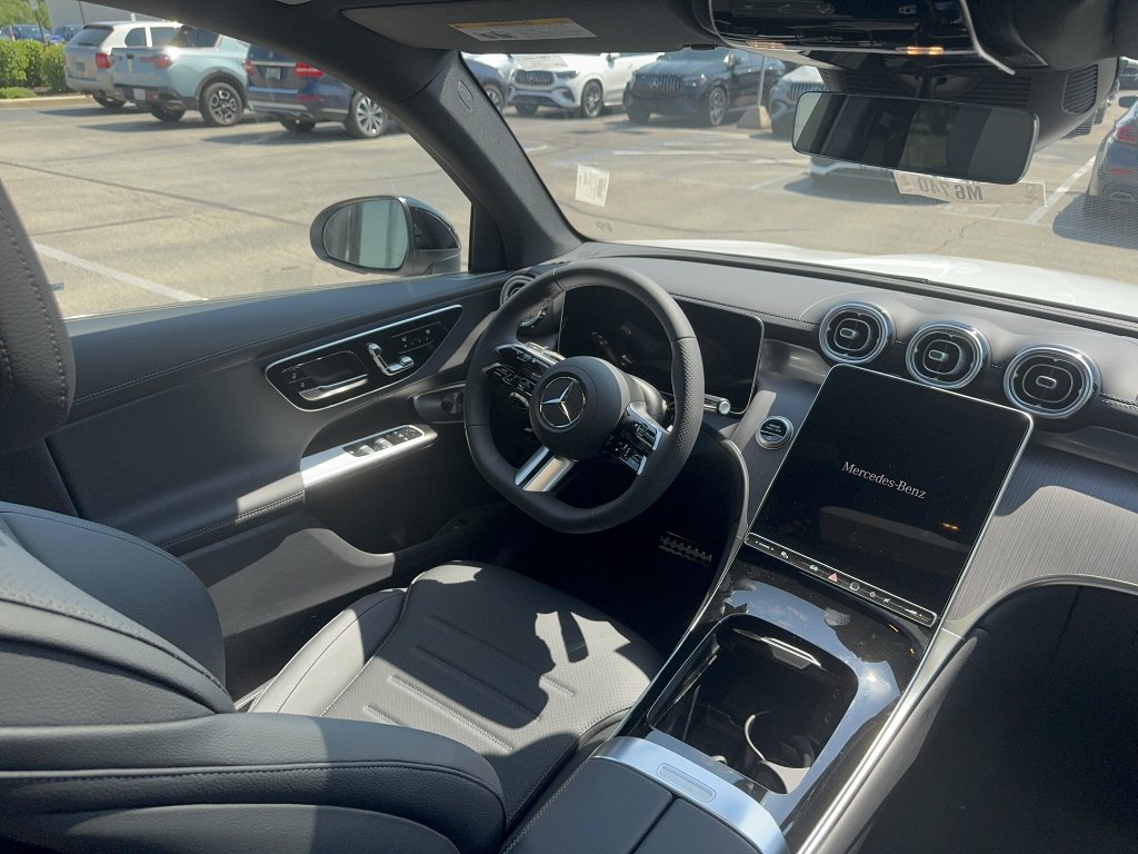 New 2026 MANUFAKTUR Moonlight White Metallic Mercedes-Benz GLC 300 4MATIC® image 11