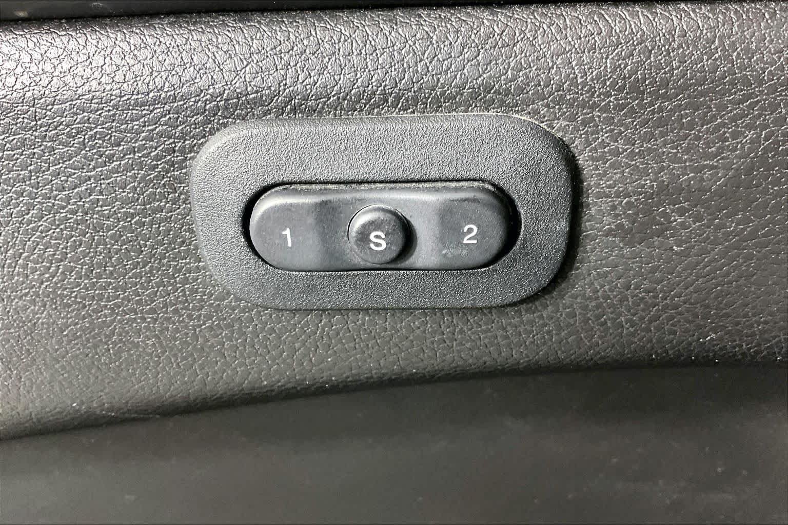 Used 2020 Granite Crystal Metallic Clearcoat Jeep Overland image 35