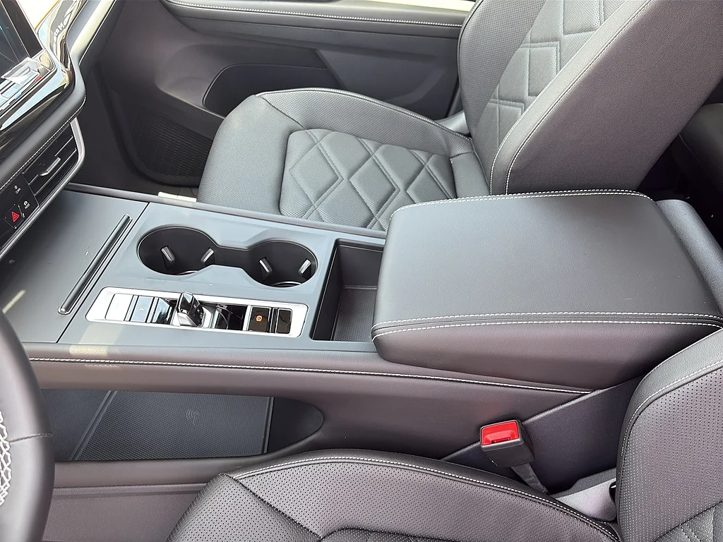 New 2026 Deep Black Pearl Volkswagen 2.0T SE FWD image 31