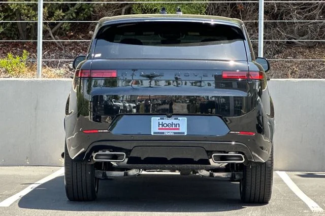 New 2026 Santorini Black Land Rover Dynamic SE image 4