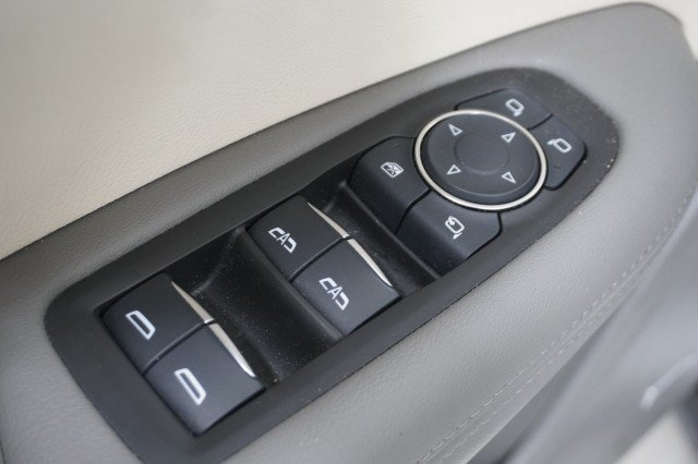 Used 2025 WHITE Cadillac FWD Premium Luxury image 19
