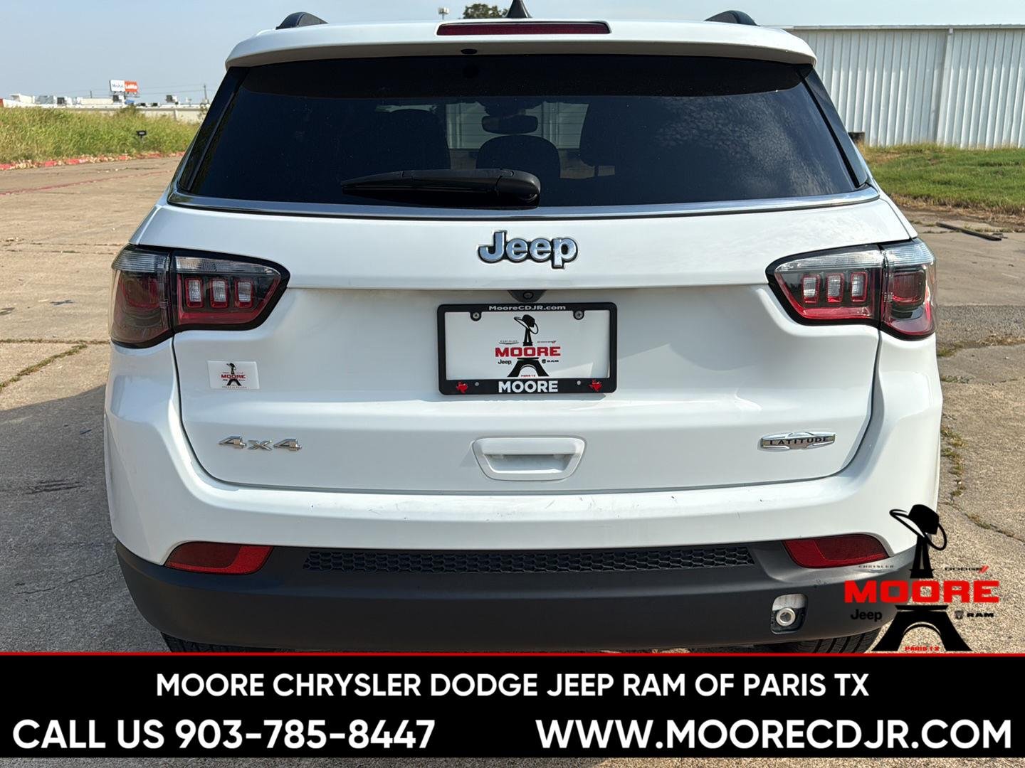 Used 2025 Bright White Clearcoat Jeep Latitude image 4