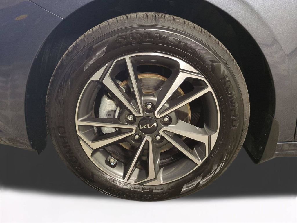 2023 Kia Forte LXS - Photo 11