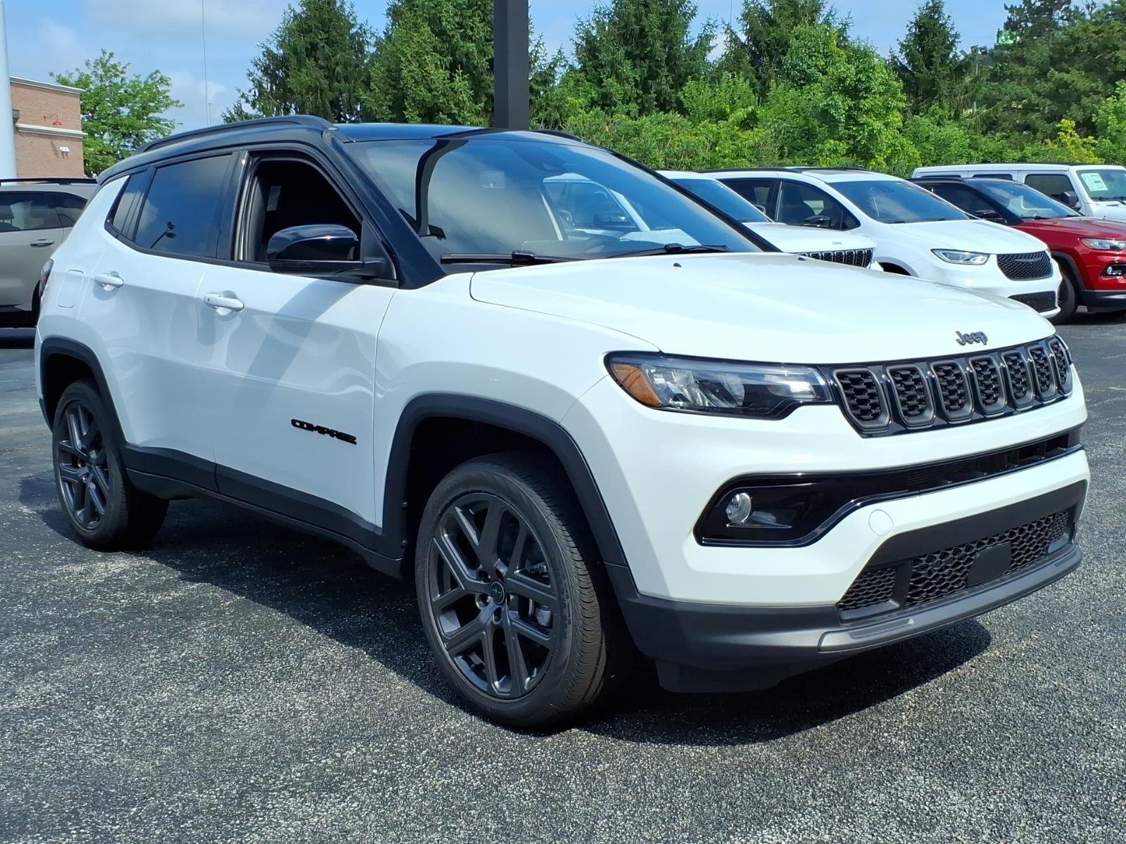 New 2026 Bright White Clear-Coat Exterior Paint Jeep Limited Altitude image 2
