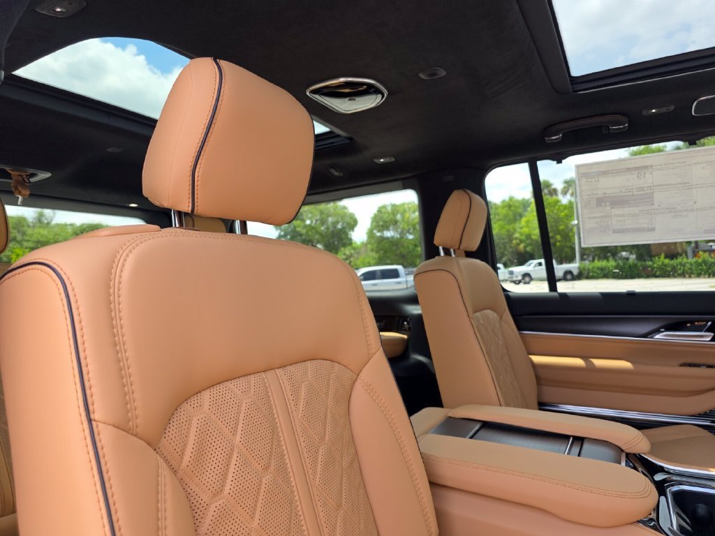 New 2026 High Gloss Black Exterior Paint Jeep Summit Reserve image 19