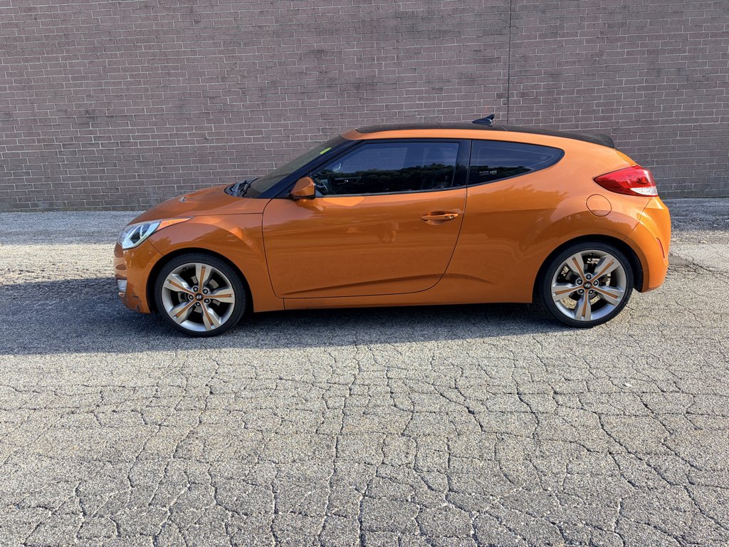 Used 2013 26.2 Yellow Hyundai w/Black Int image 2