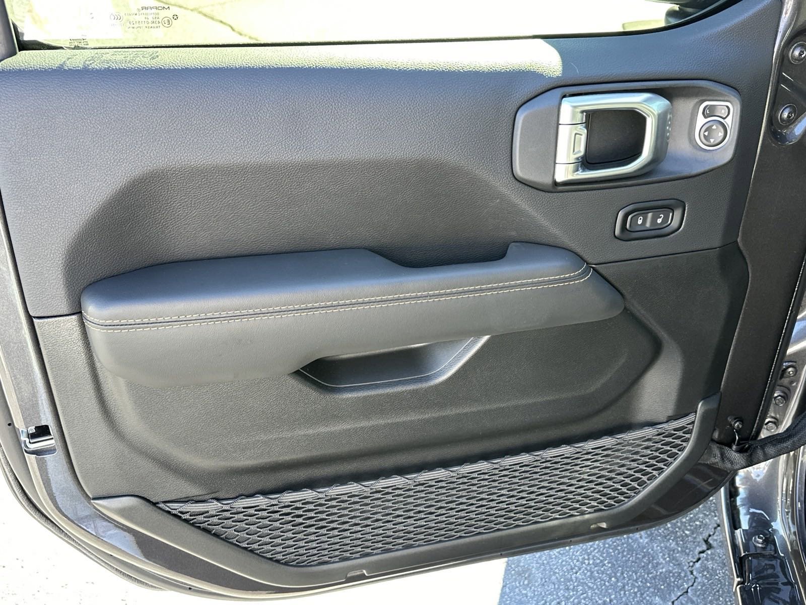 2025 Jeep Wrangler 4-Door Sahara - Photo 11