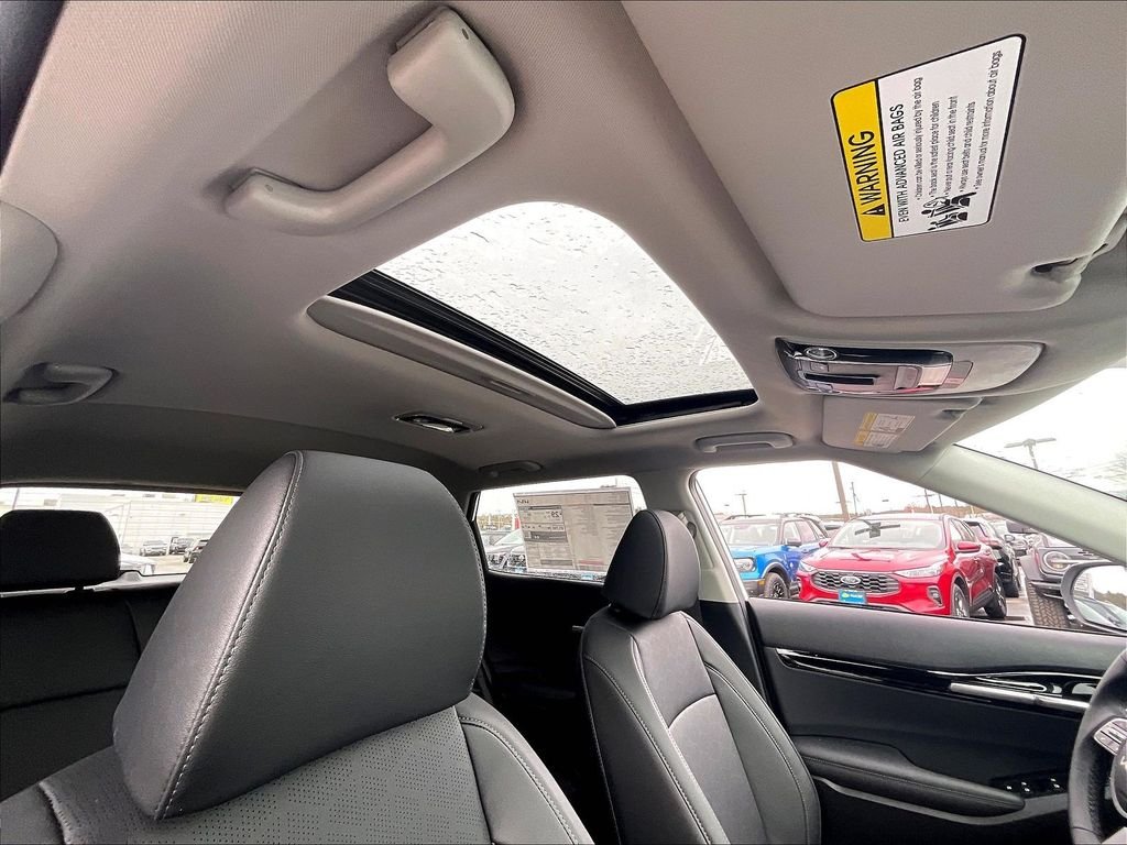 New 2026 Snow White Pearl Kia EX image 17