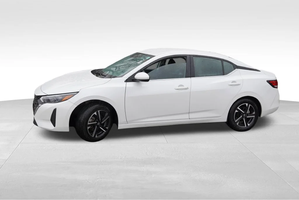 Used 2025 Aspen White Tricoat Nissan SV image 10