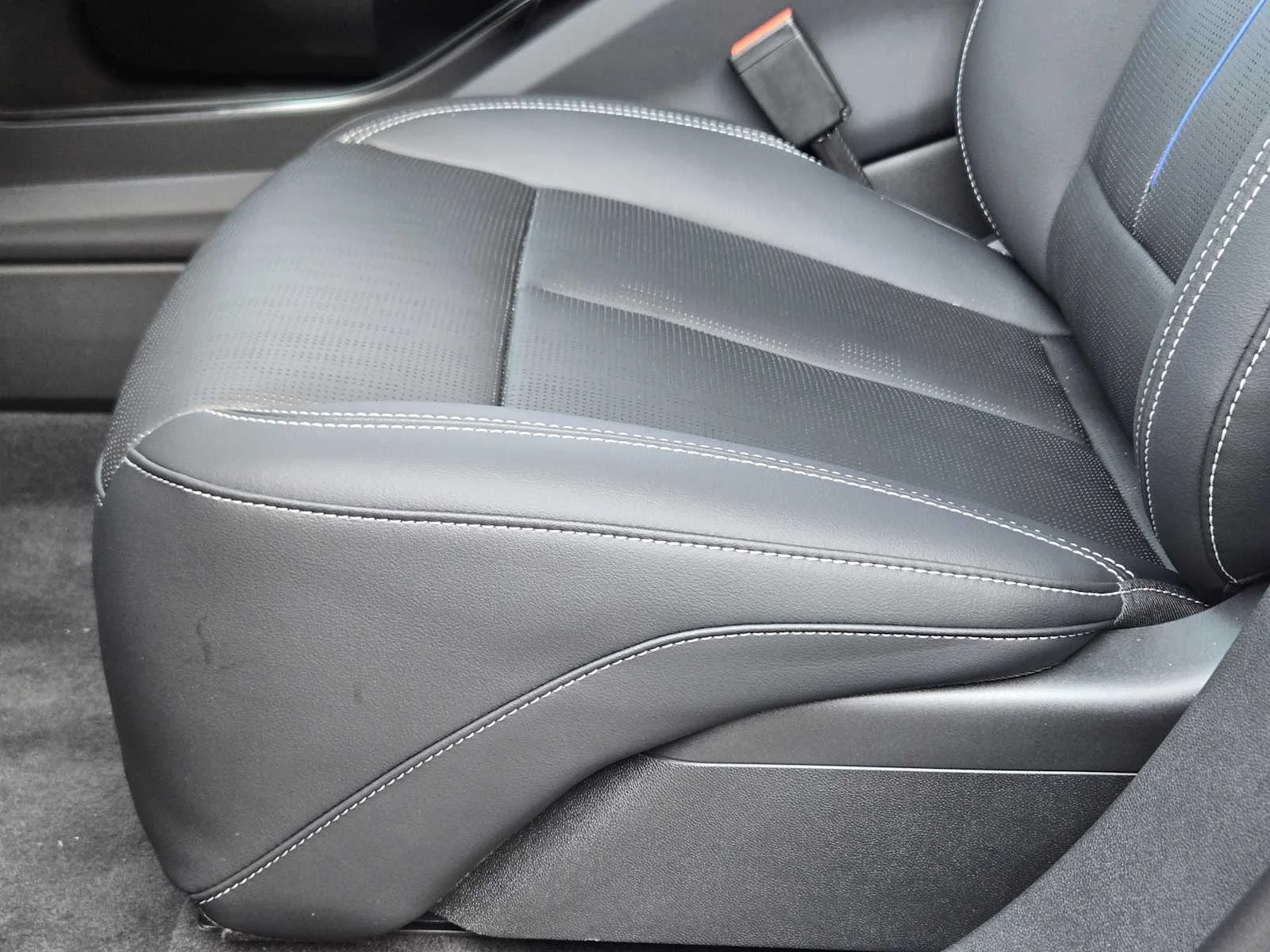 2027 Cadillac LYRIQ Luxury - Photo 16