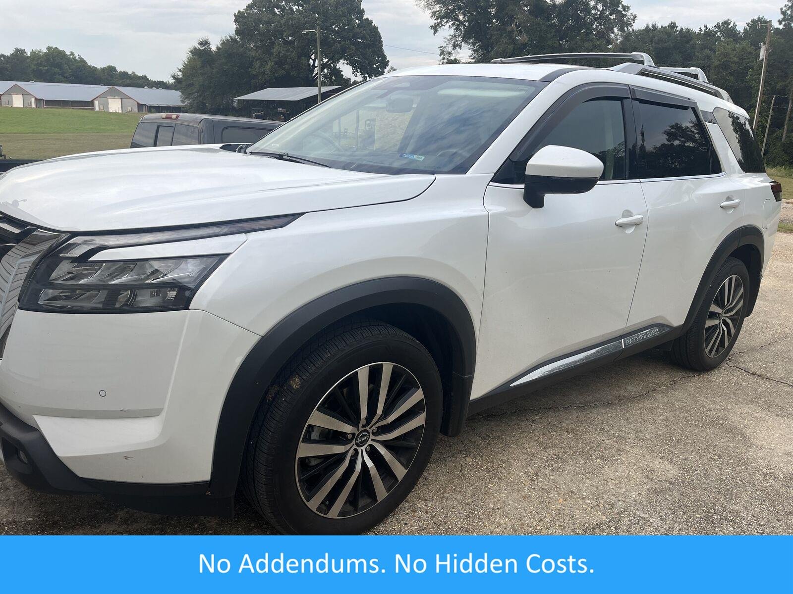 Used 2025 Everest White Pearl Tricoat Nissan Platinum image 1