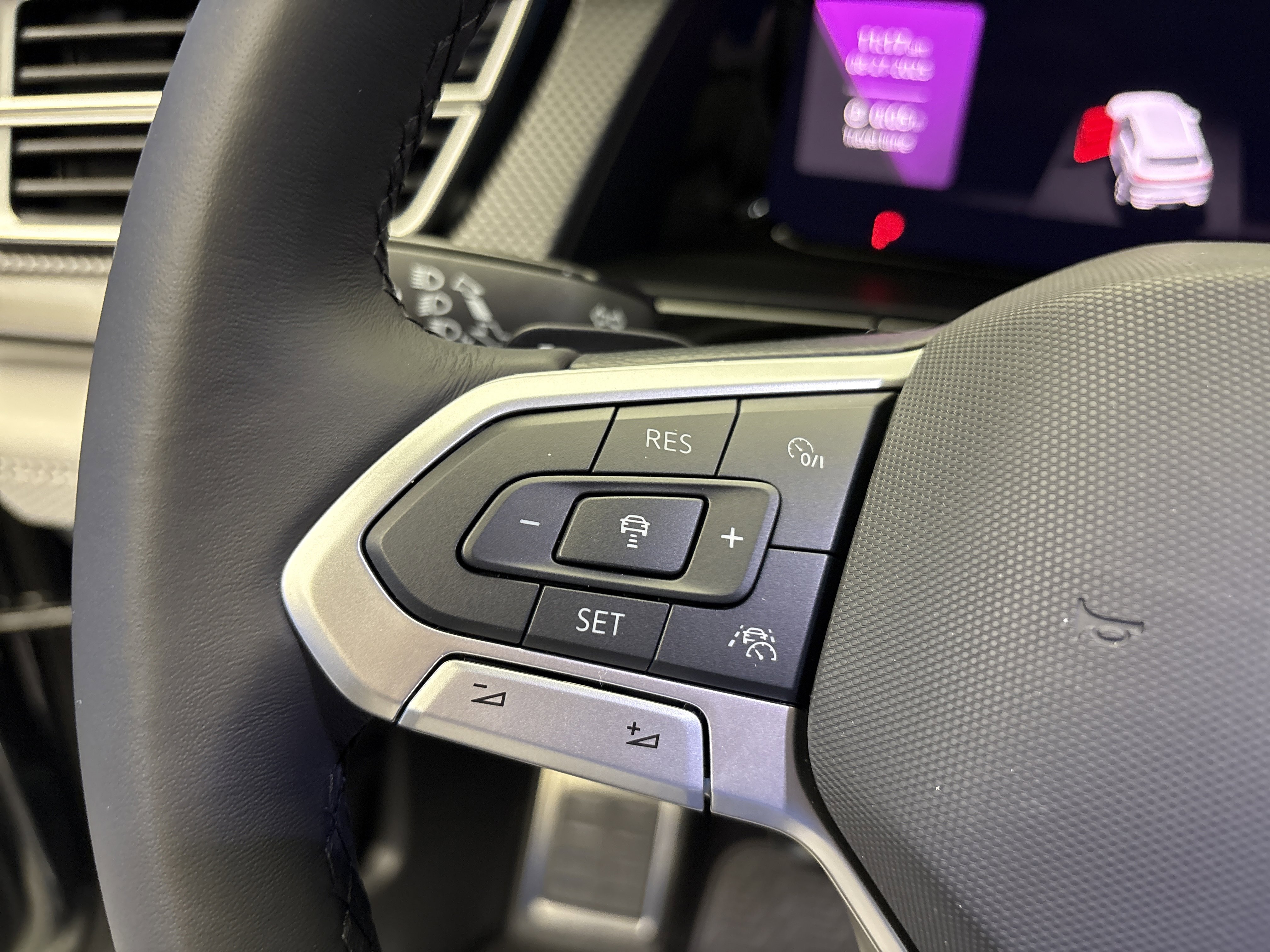 2025 Volkswagen Atlas Cross Sport SEL Premium R-LINE - Photo 15