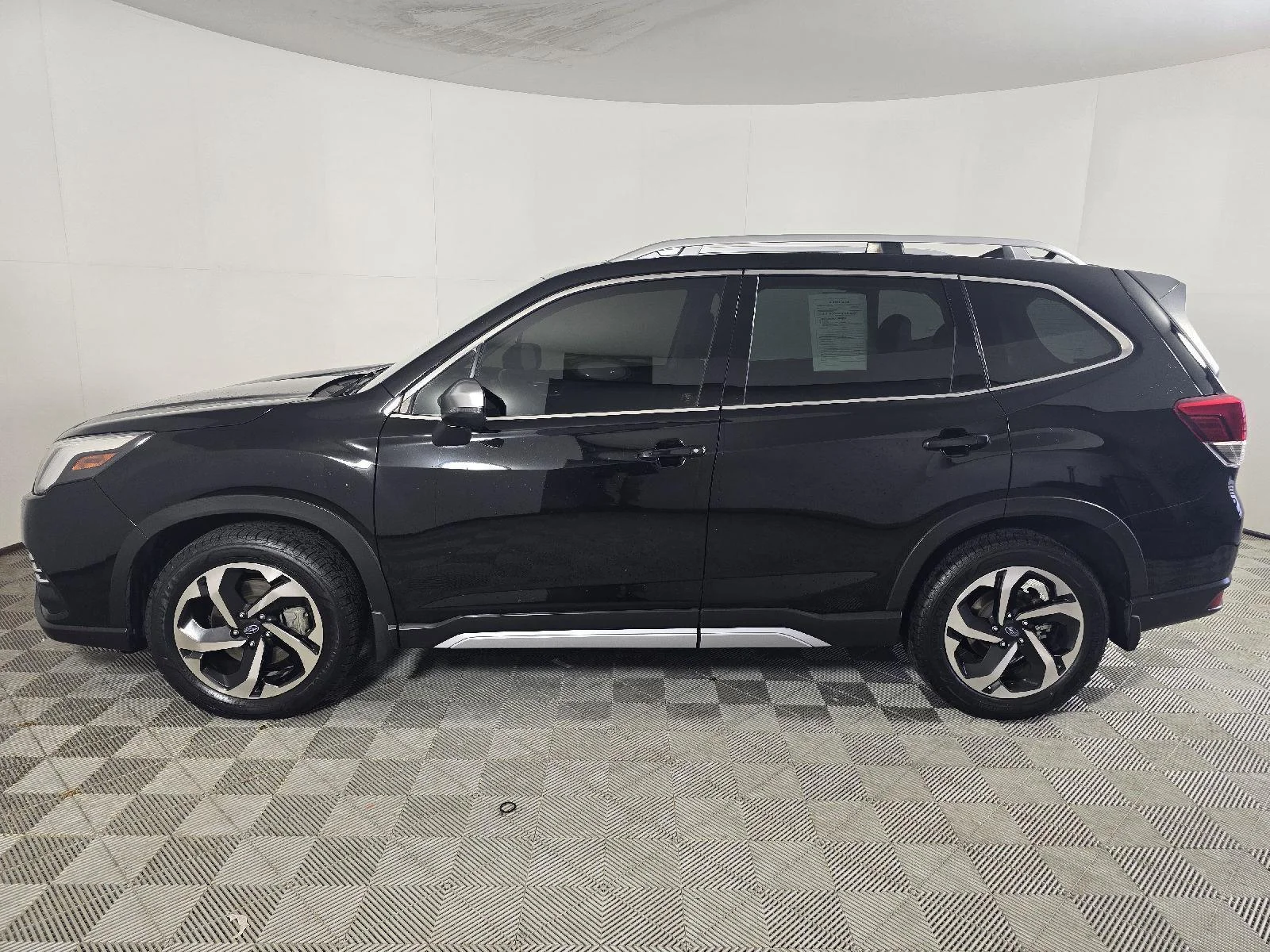 Used 2022 Crystal Black Silica Subaru Touring image 2