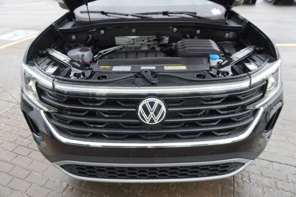 New 2026 Black Volkswagen SE w/Technology image 31