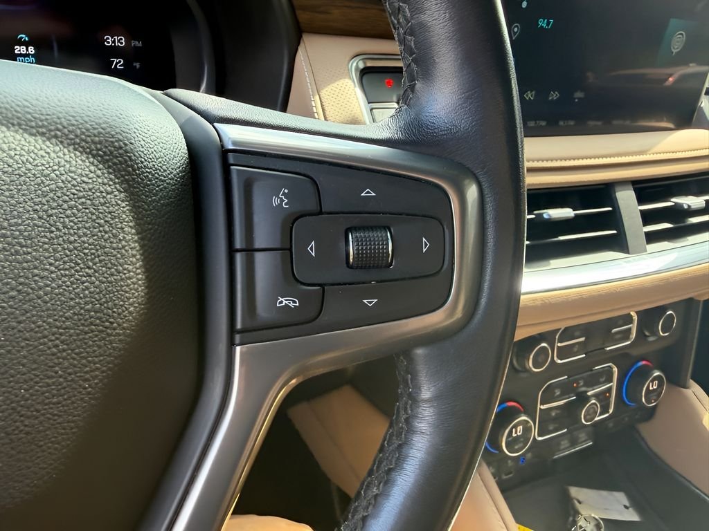 Used 2023 Iridescent Pearl Tricoat Chevrolet Premier image 27