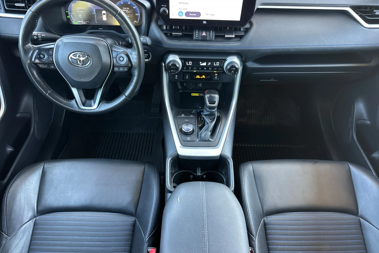 2025 Toyota RAV4 XSE - Photo 6