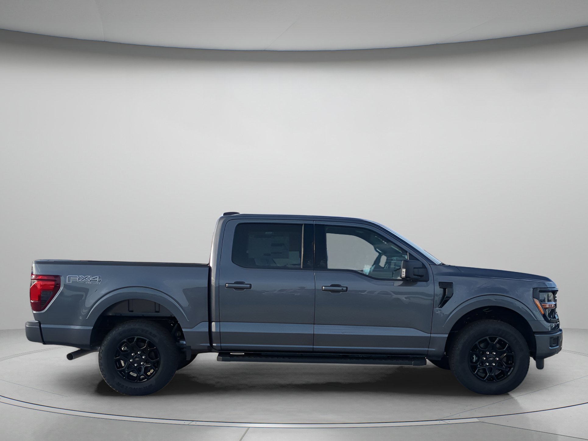 New 2026 Carbonized Gray Metallic Ford XLT image 36