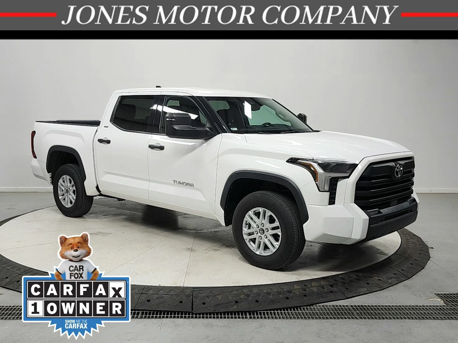 Used 2022 White Toyota SR5 image 1