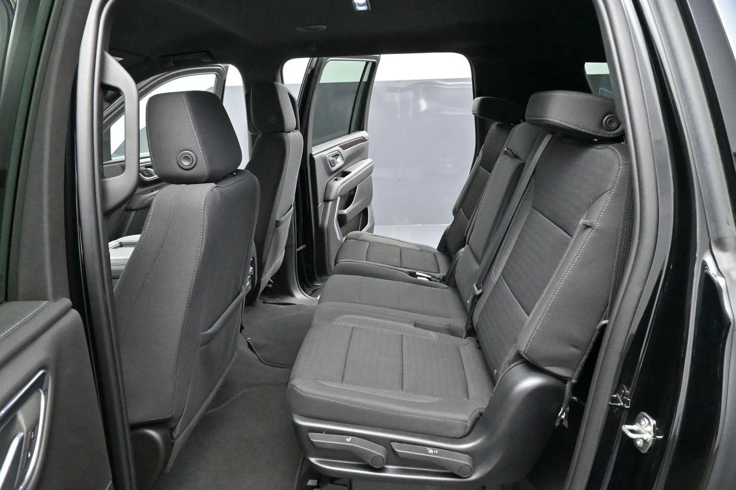 Used 2023 Onyx Black GMC SLE image 30