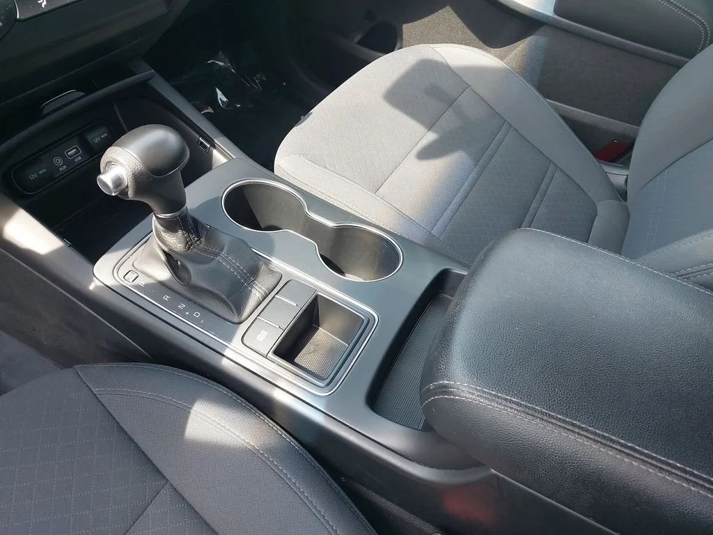 Used 2016 Silver Kia LX image 21