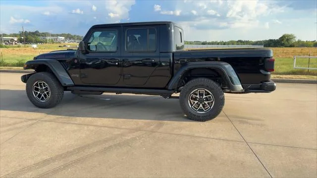 New 2026 Black Clear-Coat Exterior Paint Jeep Rubicon image 5