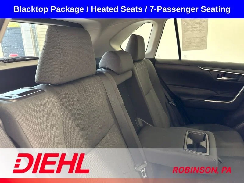 Used 2021  Toyota XLE image 11