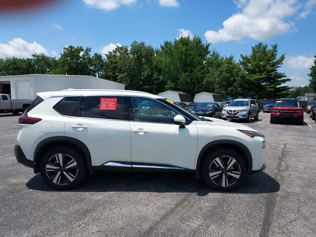Used 2023 White Nissan SL image 2