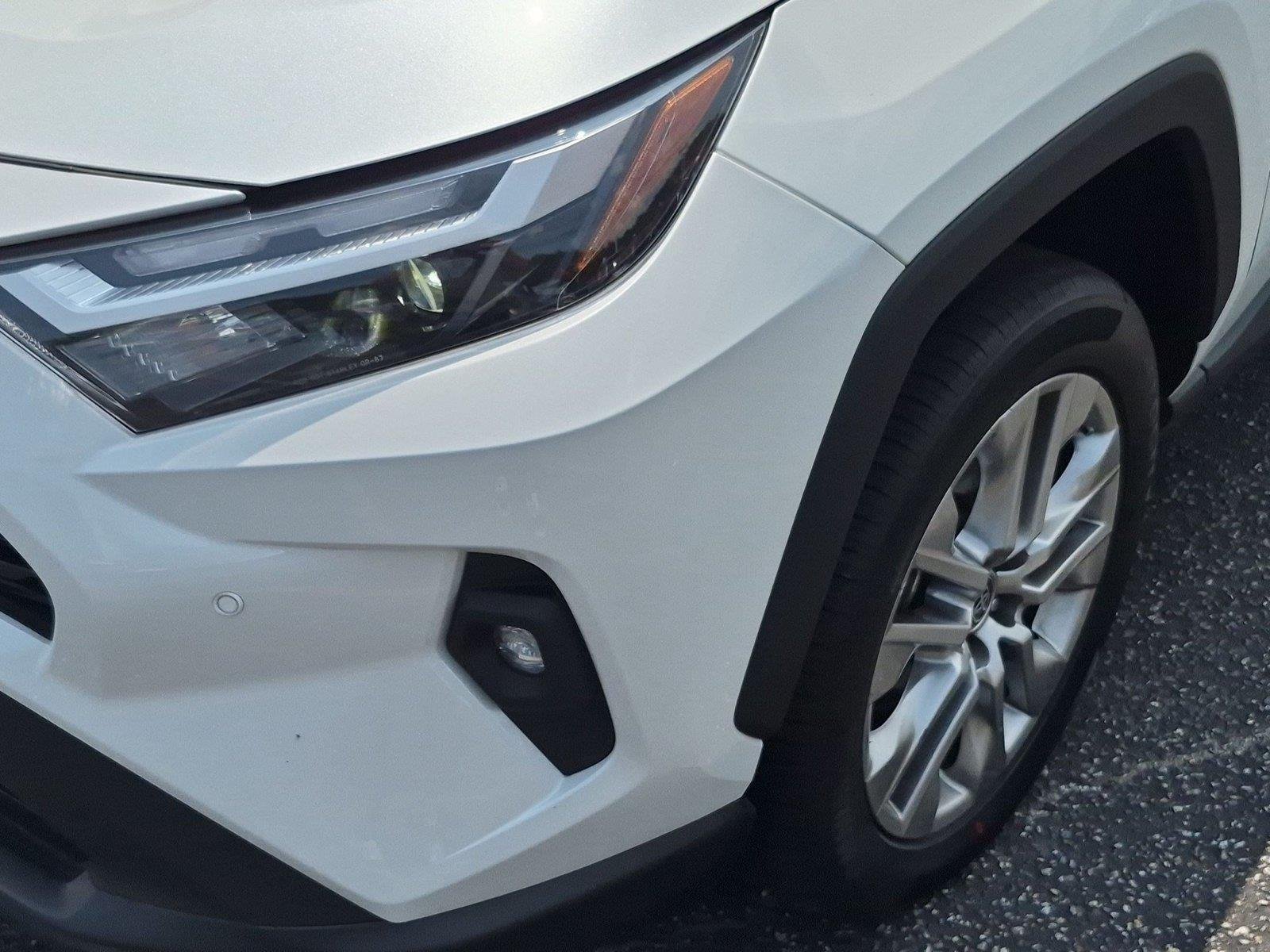 Used 2023 Wind Chill Pearl Toyota XLE Premium image 9