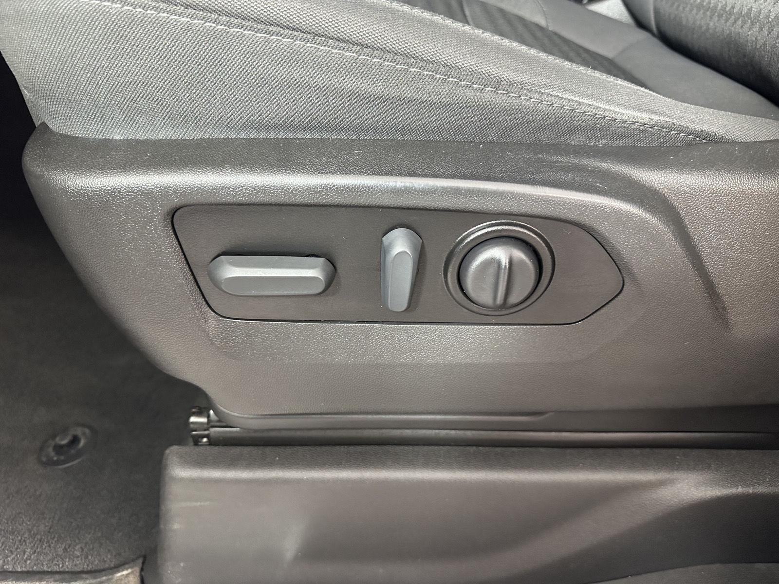 Used 2022 Summit White GMC Elevation image 18