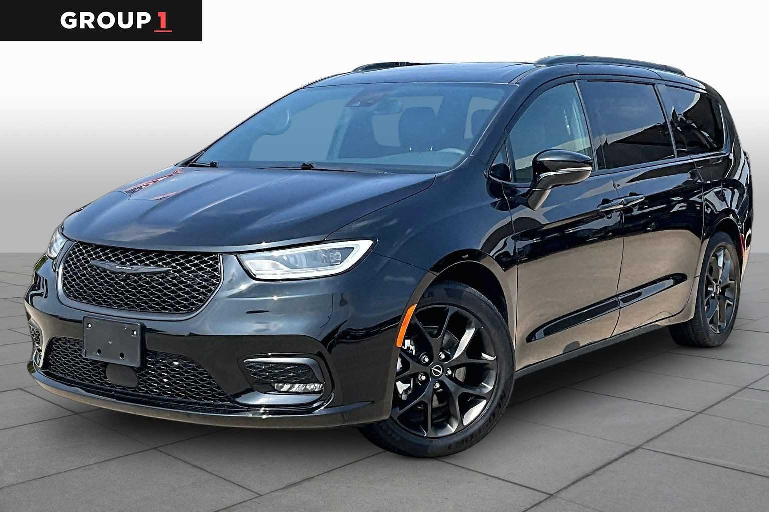 2025 Chrysler Pacifica Limited's photo