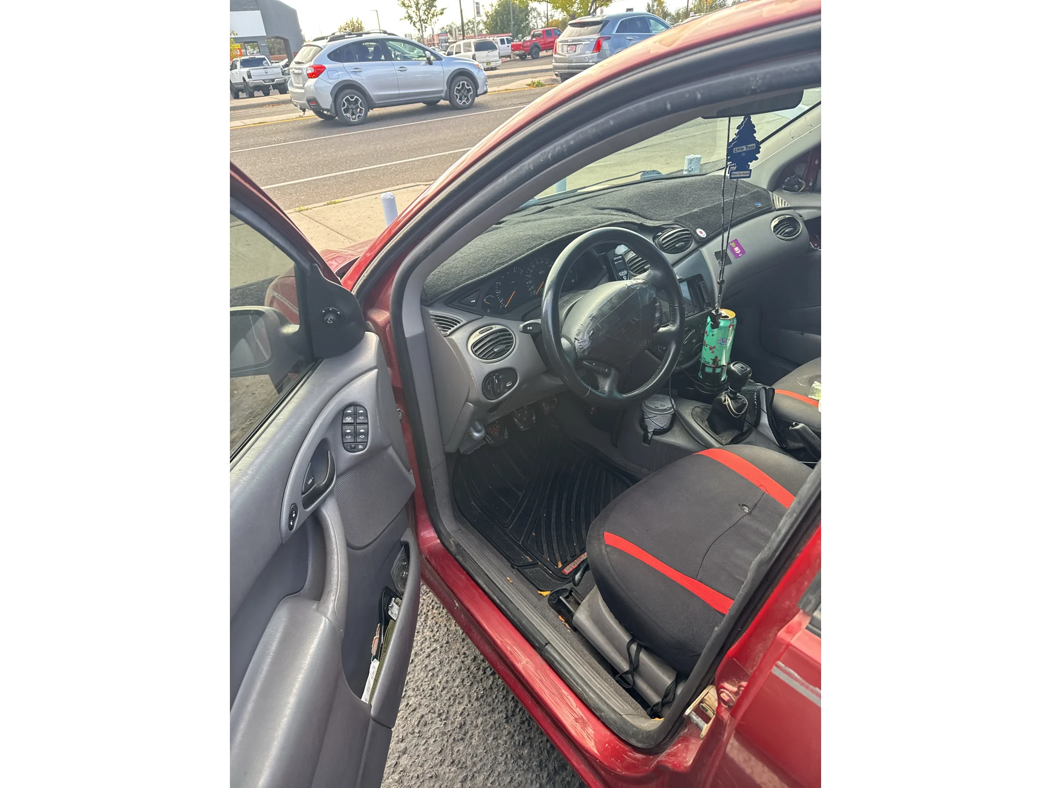 Used 2001 Red Ford SE Comfort w/Zetec image 9