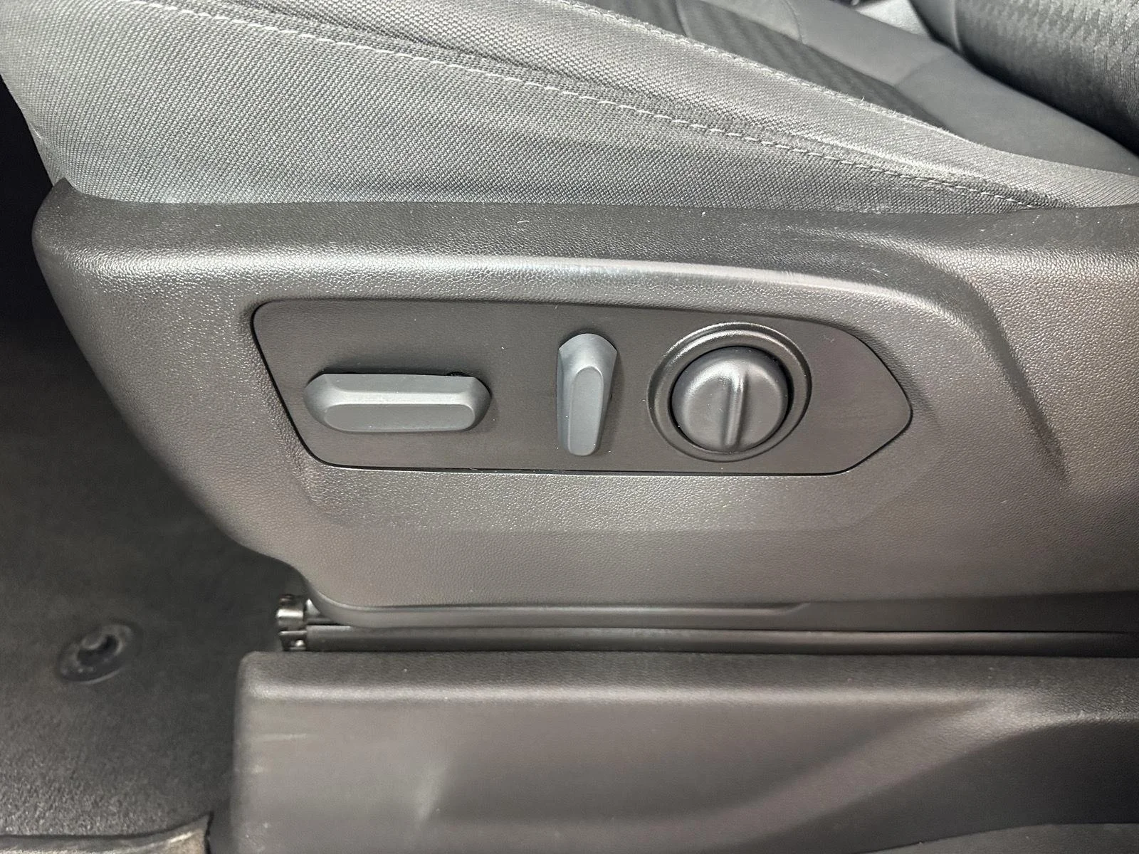 Used 2022 Summit White GMC Elevation image 18