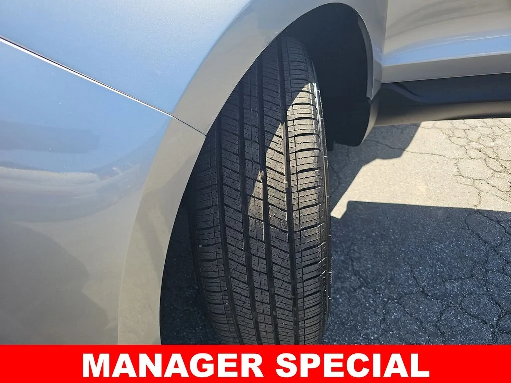Used 2022 Silver Ford Titanium image 35