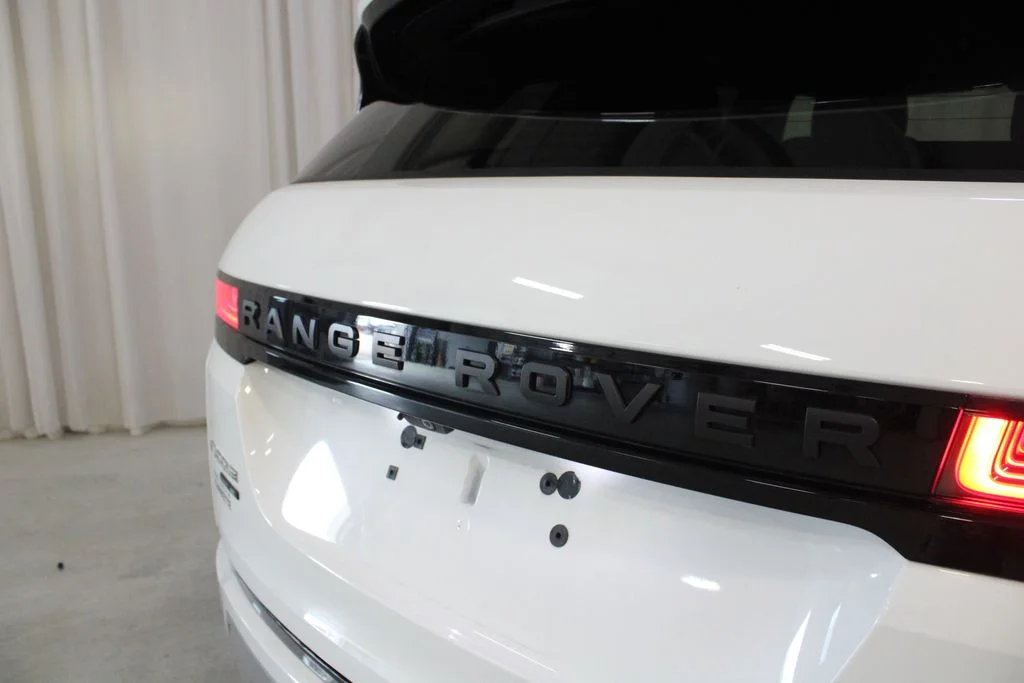 Used 2020 White Land Rover SE image 31