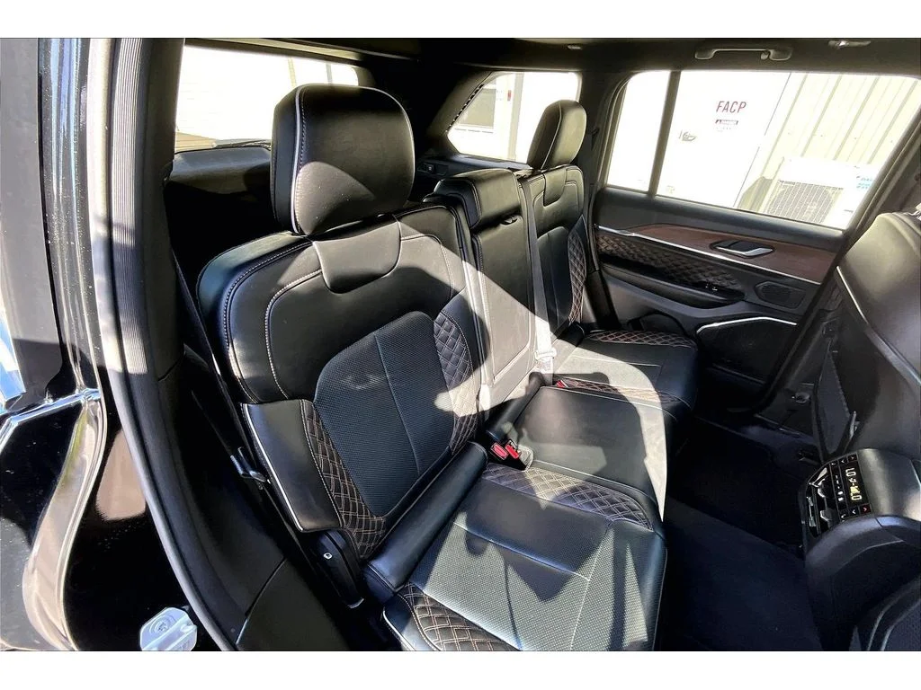 Used 2024 Black Jeep Summit image 27