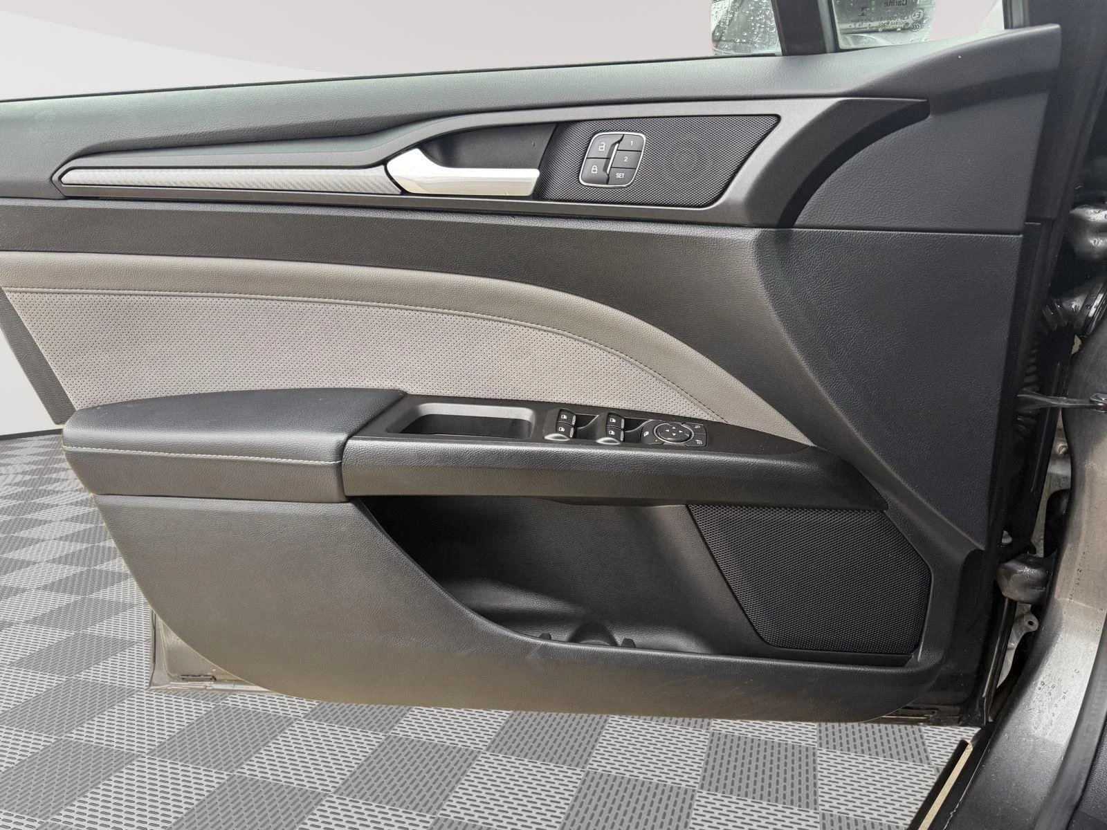 Used 2017 Magnetic Ford Sport image 12
