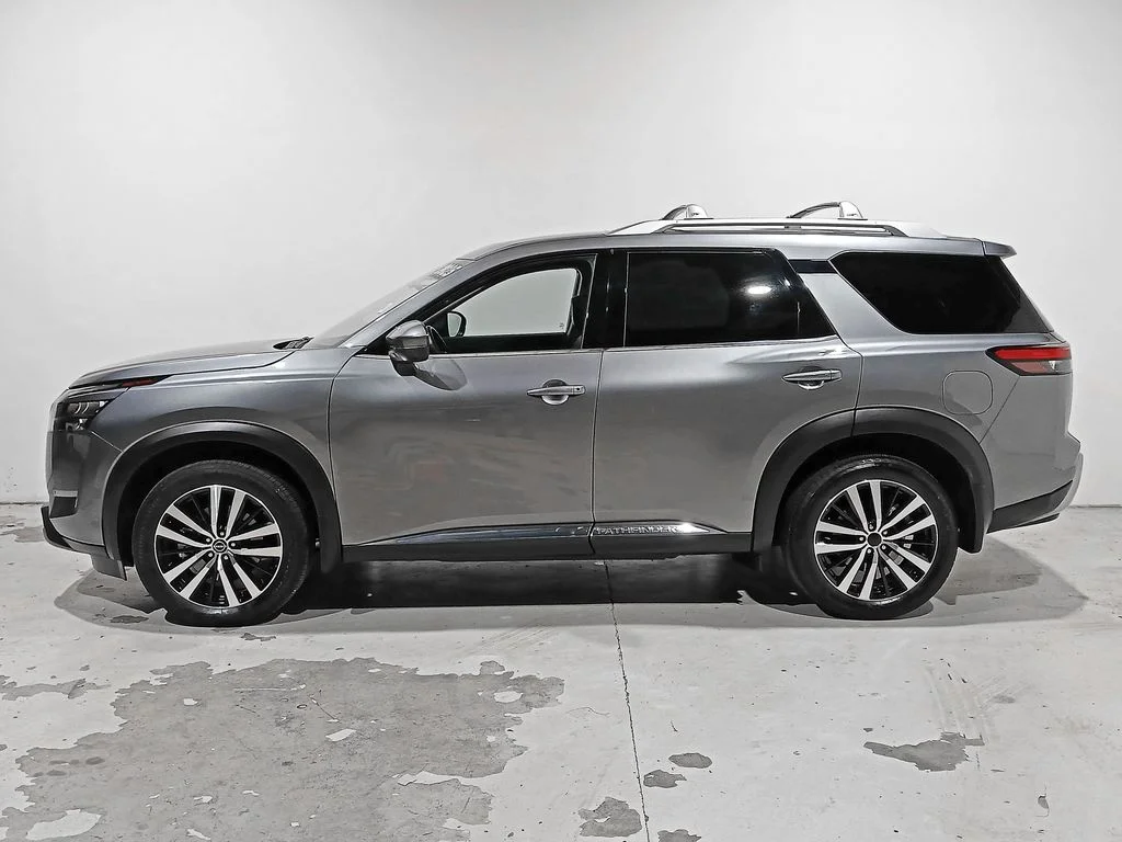 Used 2025 Gray Nissan Platinum image 4