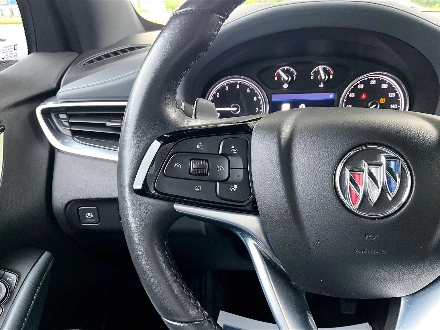 Used 2022 Black Buick Essence image 19