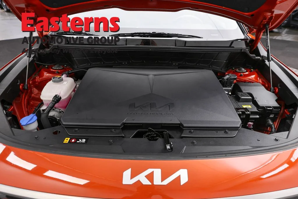 Used 2023 Red Kia Wind image 7