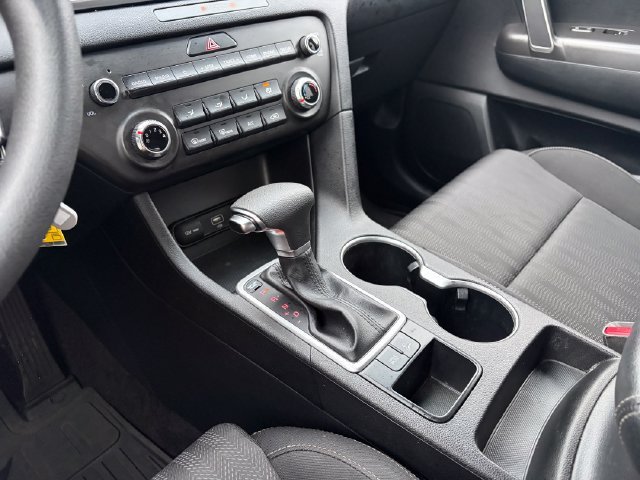 Used 2022 Pacific Blue Kia LX image 28